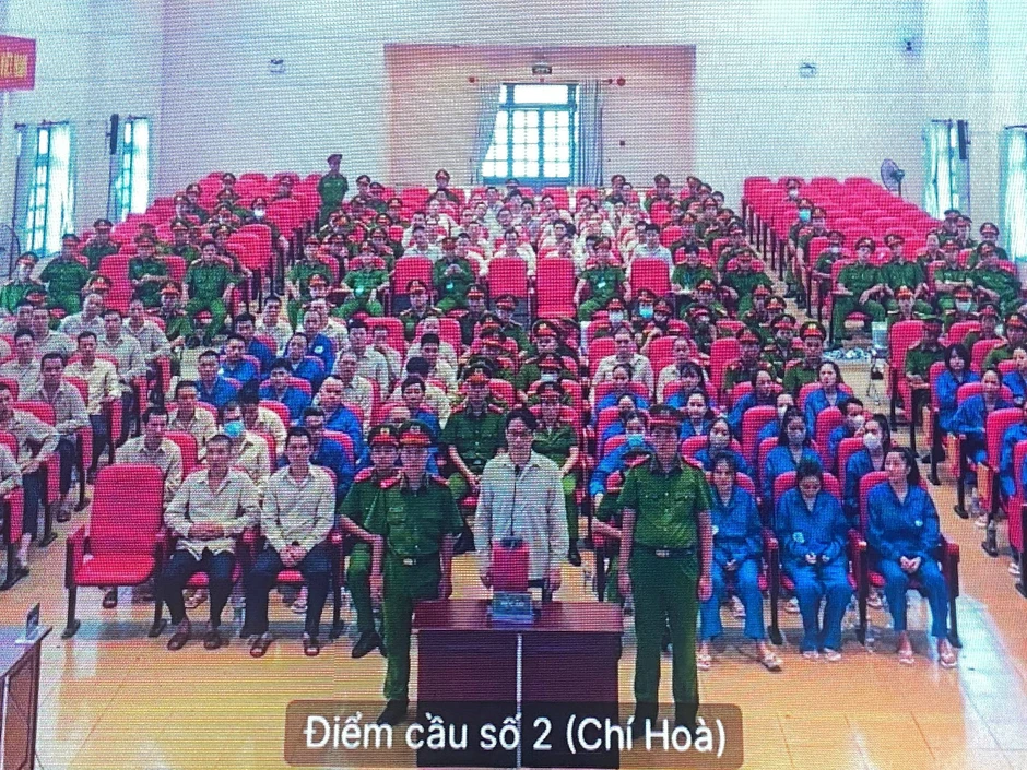 Ngày thứ 3 phiên xét xử chuyên án VN10: “Cô tiên từ thiện” Trúc Phương khai do buồn chuyện tình cảm nên mua ma túy sử dụng, người mẫu An Tây nói gì? Ngày thứ 3 phiên xét xử chuyên án VN10: “Cô tiên từ thiện” Trúc Phương khai do buồn chuyện tình cảm nên mua ma túy sử dụng, người mẫu An Tây nói gì?