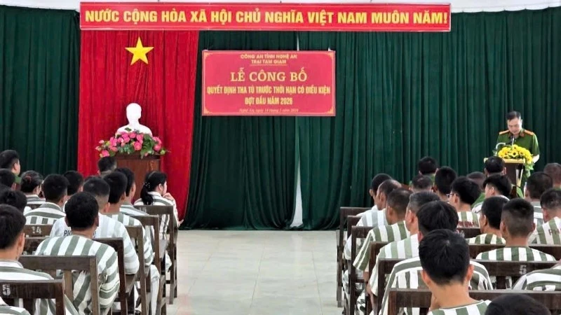 Nghệ An: 7 phạm nhân được tha tù trước thời hạn có điều kiện Nghệ An: 7 phạm nhân được tha tù trước thời hạn có điều kiện