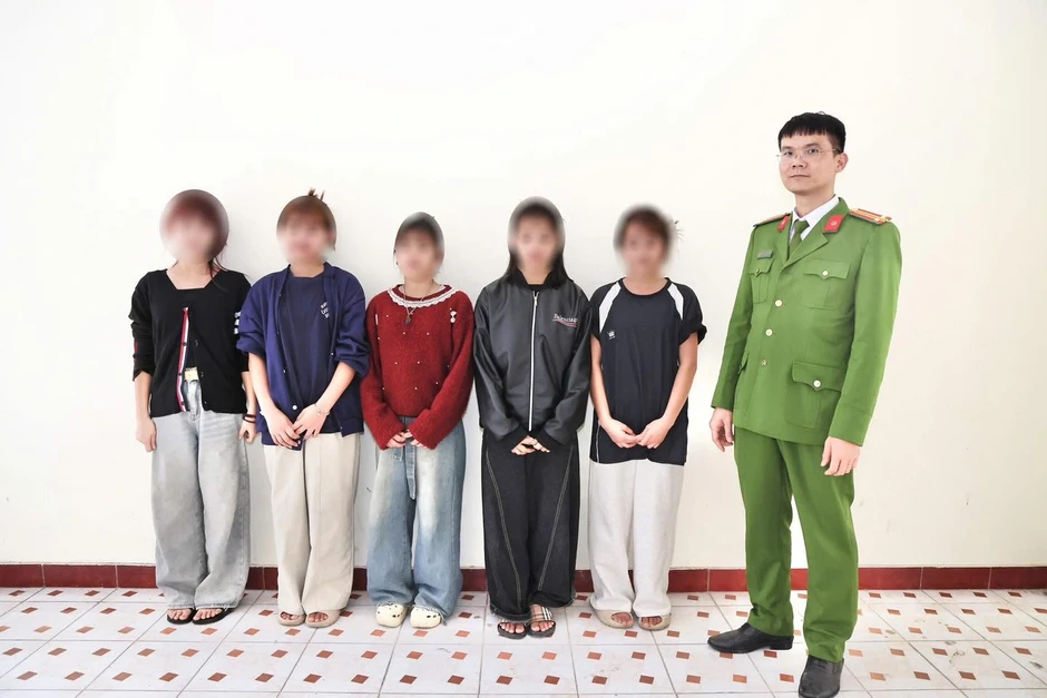 Nghe lời người lạ, 5 nữ sinh rủ nhau bỏ học đi làm thuê Nghe lời người lạ, 5 nữ sinh rủ nhau bỏ học đi làm thuê