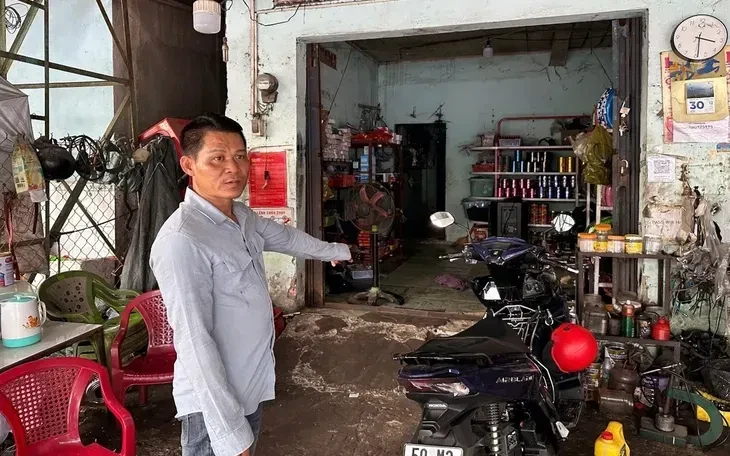 Nghi bị báo công an vì hát karaoke lớn, người đàn ông mang dao truy đuổi hàng xóm Nghi bị báo công an vì hát karaoke lớn, người đàn ông mang dao truy đuổi hàng xóm