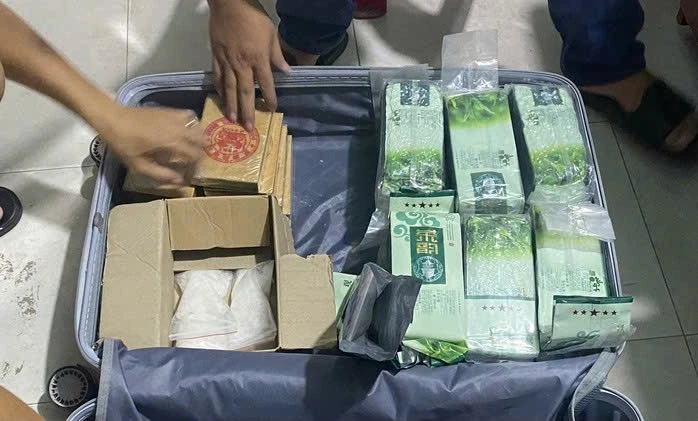 Nghi đơn hàng có ma túy, tài xế công nghệ ở TPHCM chạy đến công an Nghi đơn hàng có ma túy, tài xế công nghệ ở TPHCM chạy đến công an