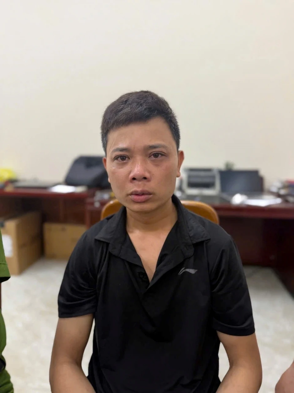 Nghi phạm ra đầu thú sau vụ án mạng làm 2 người chết Nghi phạm ra đầu thú sau vụ án mạng làm 2 người chết