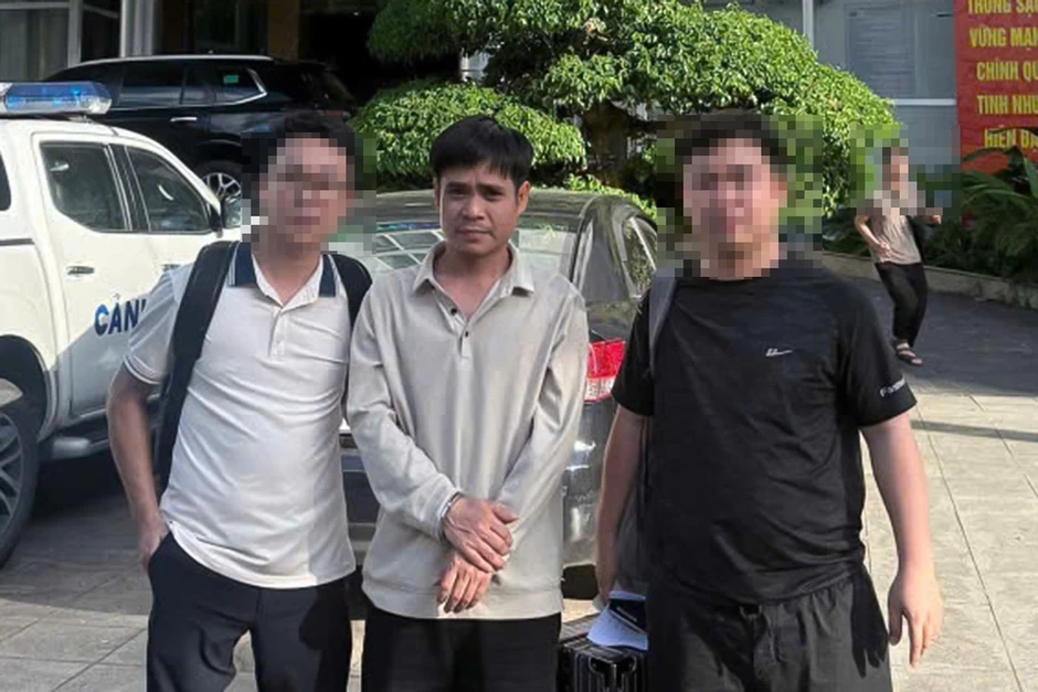 Nghi phạm trốn truy nã bị bắt ngay tại sân bay Nghi phạm trốn truy nã bị bắt ngay tại sân bay