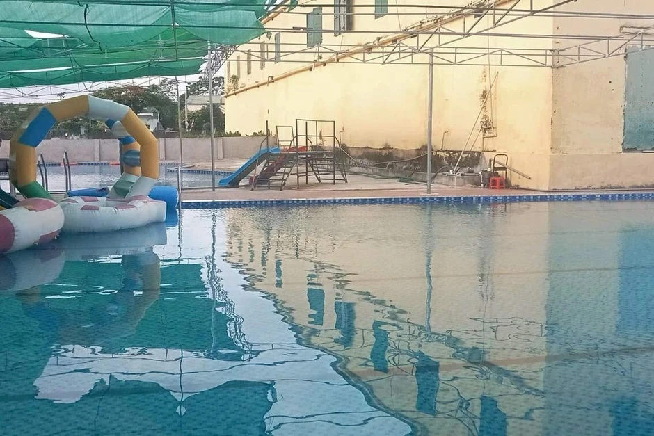 Nghi rò điện tại bể bơi khiến ba trẻ em bất tỉnh Nghi rò điện tại bể bơi khiến ba trẻ em bất tỉnh