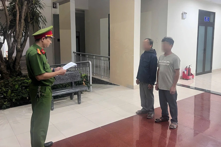 Nghi vấn 2 người đàn ông xâm hại bé gái 13 tuổi Nghi vấn 2 người đàn ông xâm hại bé gái 13 tuổi