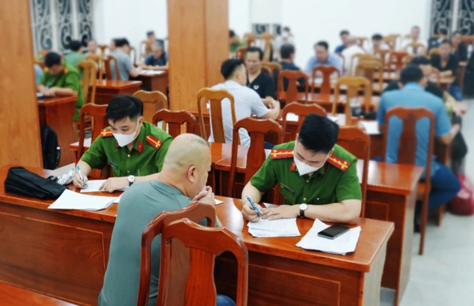 Người bị Mỹ trục xuất được Công an TP HCM hỗ trợ cư trú, giấy tờ Người bị Mỹ trục xuất được Công an TP HCM hỗ trợ cư trú, giấy tờ