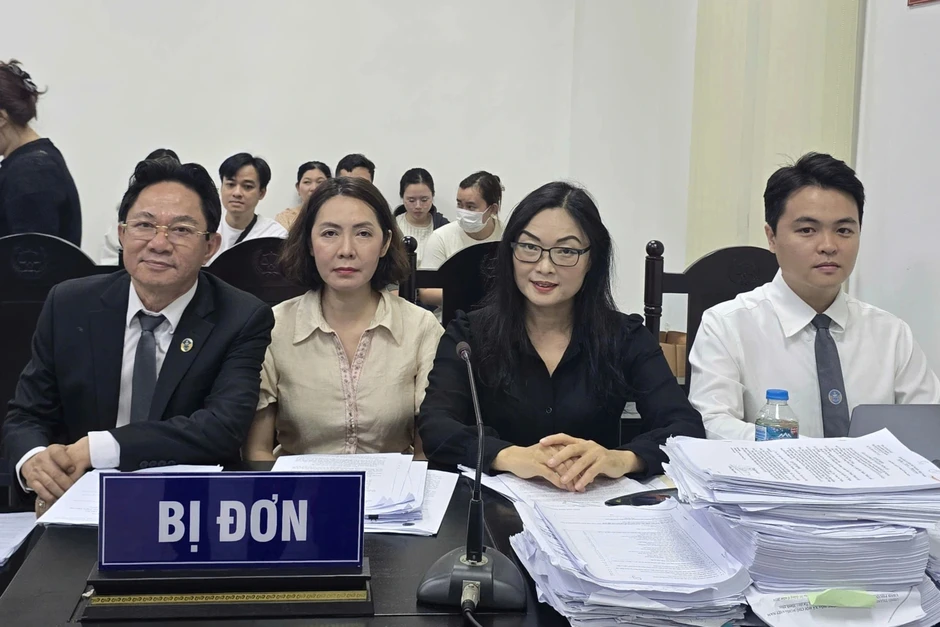 Người chồng trong vụ ly hôn nghìn tỷ ở TPHCM vắng mặt, tòa hoãn để xác minh Người chồng trong vụ ly hôn nghìn tỷ ở TPHCM vắng mặt, tòa hoãn để xác minh