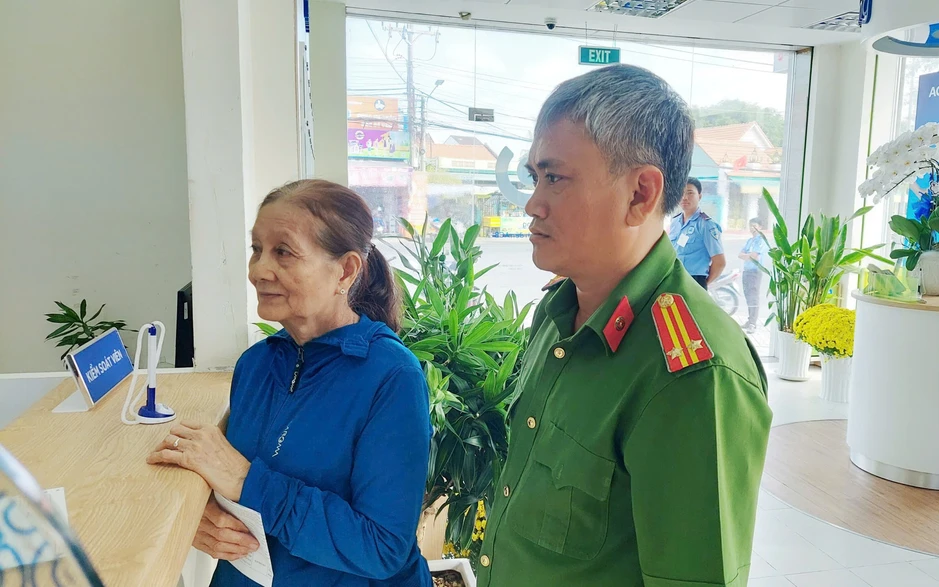 Người chuyển nhầm gần 500 triệu đồng tại Quảng Trị đã nhận lại tiền Người chuyển nhầm gần 500 triệu đồng tại Quảng Trị đã nhận lại tiền
