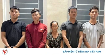Người đàn bà 60 tuổi thuê côn đồ chém chồng