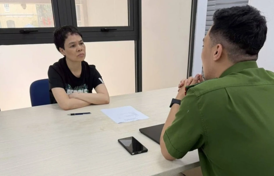 Người đàn bà 'thuê hai sát thủ giết người' ra đầu thú