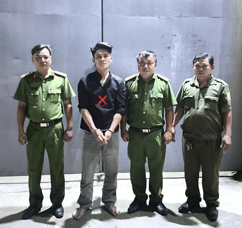 Người dân hỗ trợ công an bắt giữ đối tượng truy nã ở Đồng Nai