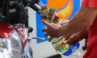 Người dân mua xăng dự trữ trong nhà có thể gặp rủi ro pháp lý gì?