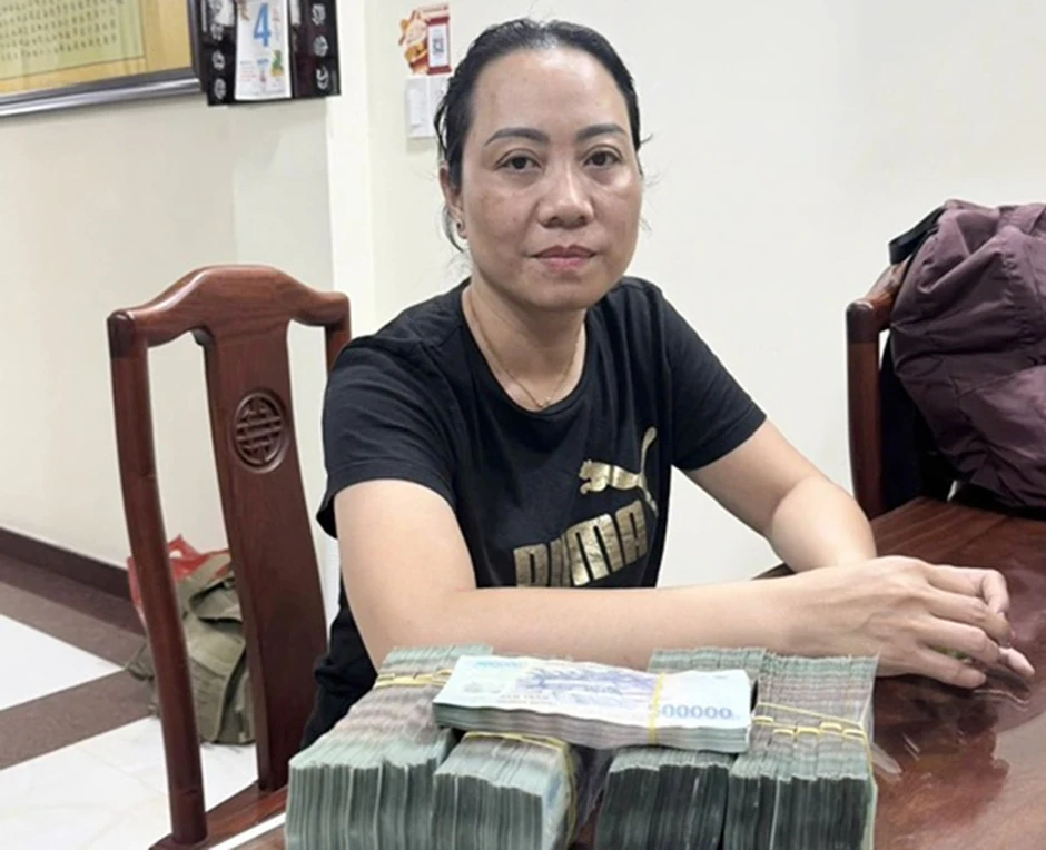 Người đàn ông Ấn độ mang gần 1.500 viên kim cương vào Việt Nam Người đàn ông Ấn độ mang gần 1.500 viên kim cương vào Việt Nam