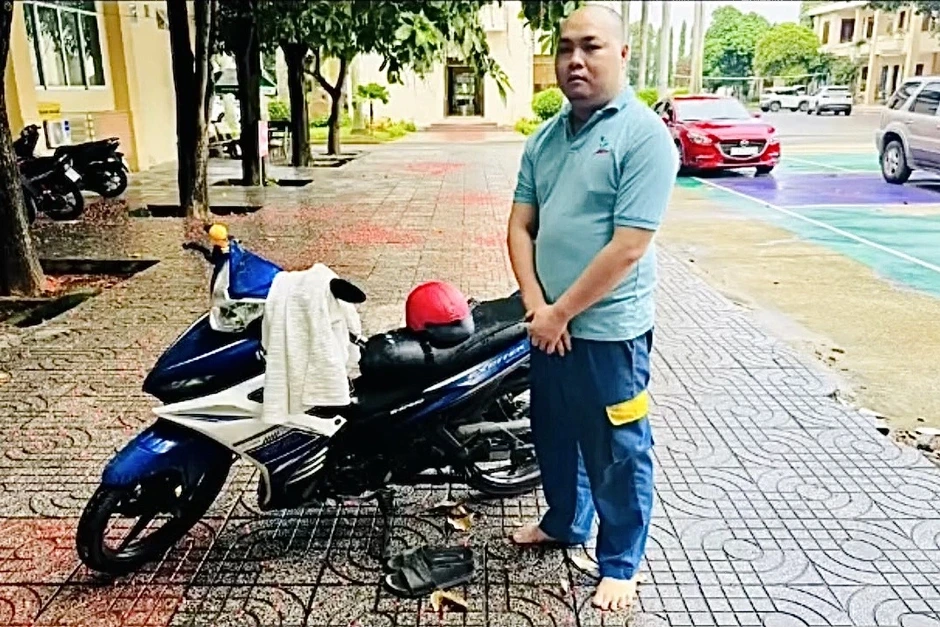 Người đàn ông có tiền án cướp, tiếp tục đi giật điện thoại ở TPHCM Người đàn ông có tiền án cướp, tiếp tục đi giật điện thoại ở TPHCM