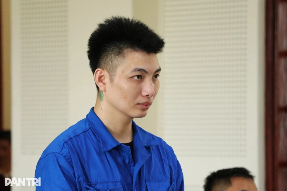 Người đàn ông đâm nhiều nhân viên y tế vì... thương vợ con Người đàn ông đâm nhiều nhân viên y tế vì... thương vợ con