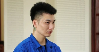 Người đàn ông đâm nhiều nhân viên y tế vì... thương vợ con