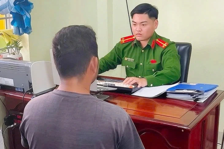 Người đàn ông hai lần áp sát xe máy sàm sỡ phụ nữ ở Tây Ninh