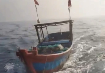 Người đàn ông kiệt sức, không nói chuyện được sau khi ra biển câu cá