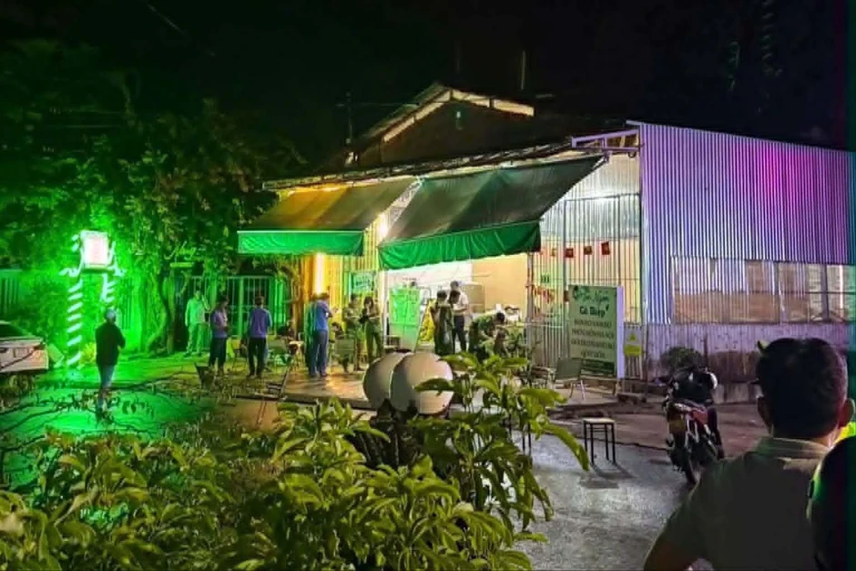 Người đàn ông nghi bị bắn 5 phát súng vào đầu khi ngồi quán nước ở Đắk Lắk Người đàn ông nghi bị bắn 5 phát súng vào đầu khi ngồi quán nước ở Đắk Lắk
