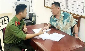Người đàn ông nước ngoài nổ súng sau va chạm xe ở Hưng Yên