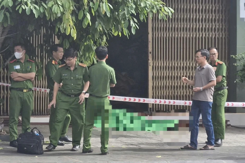 Người đàn ông tử vong trước thềm nhà sau cuộc gọi lúc sáng sớm Người đàn ông tử vong trước thềm nhà sau cuộc gọi lúc sáng sớm