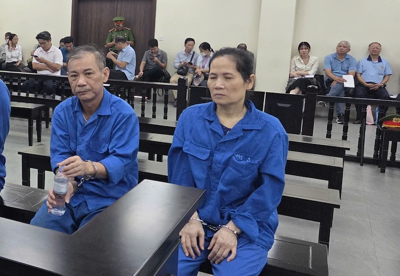 Người đàn ông tự xưng thiếu tướng, cùng vợ lừa gần 100 tỷ đồng Người đàn ông tự xưng thiếu tướng, cùng vợ lừa gần 100 tỷ đồng