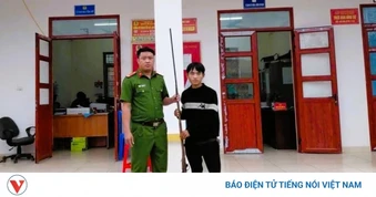Người dân tự nguyện giao nộp 10 khẩu súng sau khi được tuyên truyền