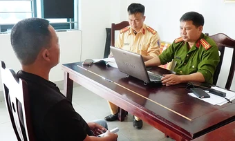 Người đỗ ôtô chắn đường ở Nghệ An bị phạt 5 triệu đồng