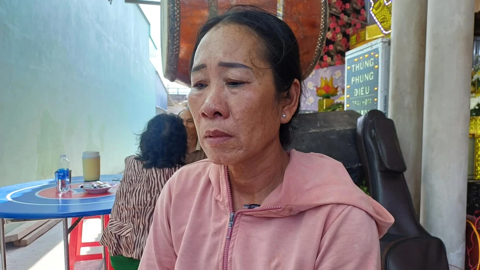 Người mẹ Cà Mau chết lặng nhận thi thể con gái, cháu ngoại Người mẹ Cà Mau chết lặng nhận thi thể con gái, cháu ngoại