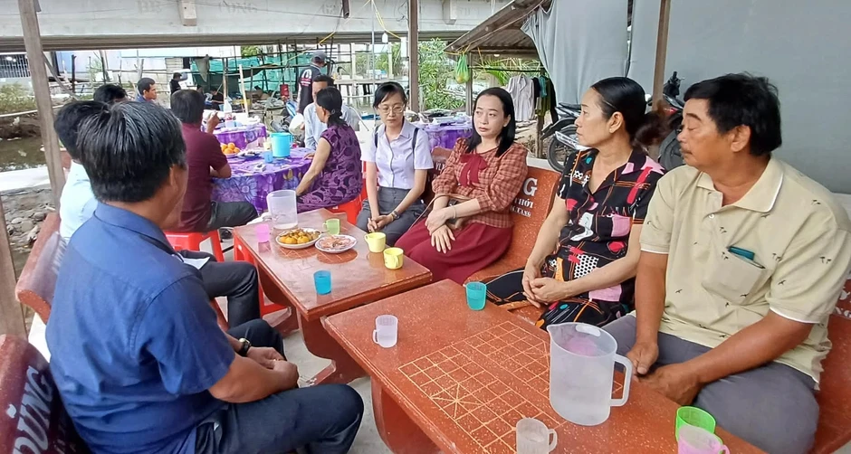 Người mẹ Cà Mau chết lặng nhận thi thể con gái, cháu ngoại Người mẹ Cà Mau chết lặng nhận thi thể con gái, cháu ngoại