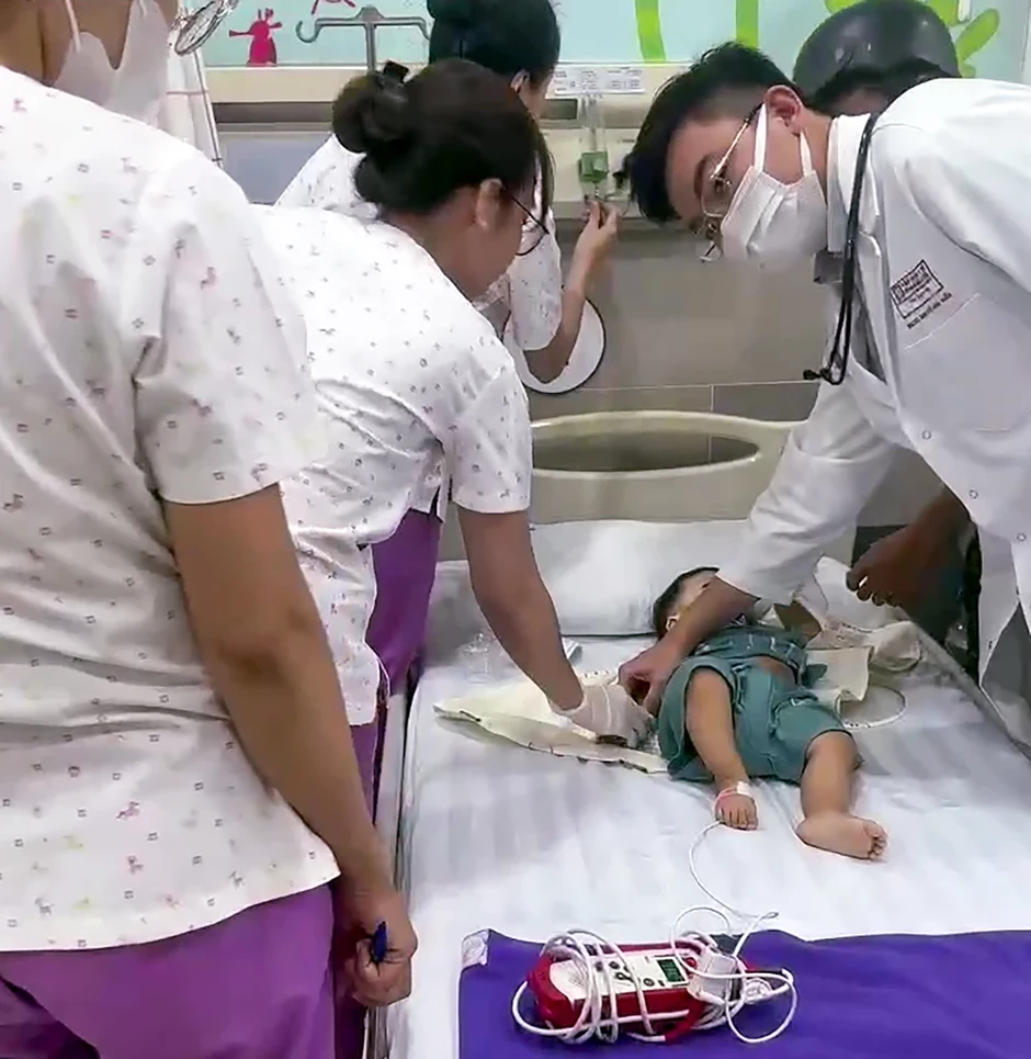 Người mẹ hoảng loạn cầu cứu và chuyến xe đặc biệt của CSGT Cần Thơ Người mẹ hoảng loạn cầu cứu và chuyến xe đặc biệt của CSGT Cần Thơ