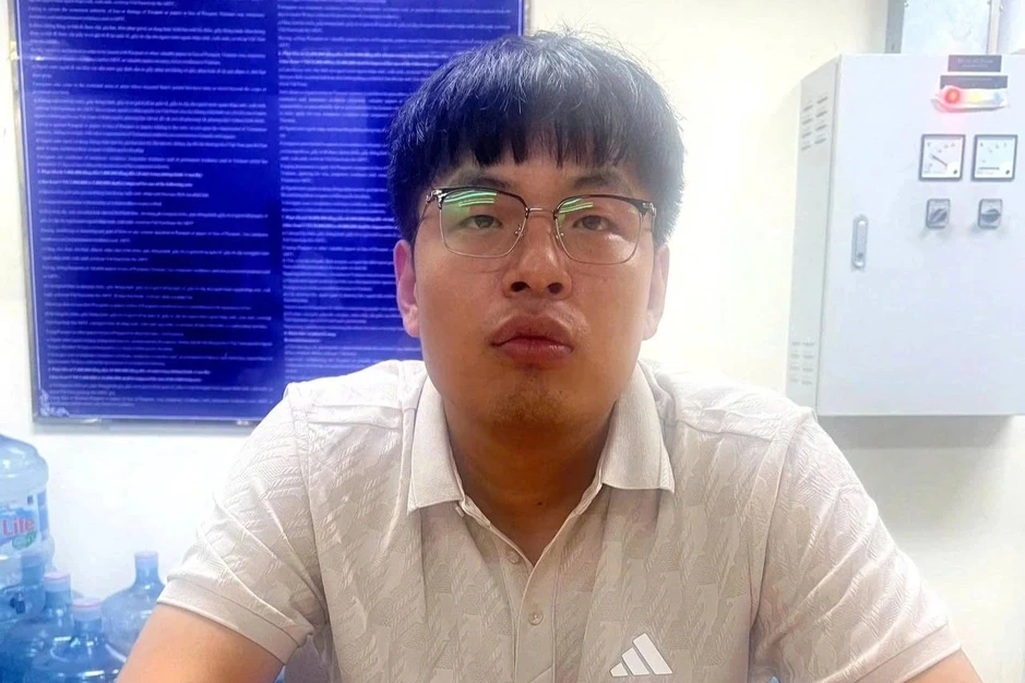 Người nước ngoài sát hại đồng hương ở TPHCM bị bắt tại sân bay Tân Sơn Nhất Người nước ngoài sát hại đồng hương ở TPHCM bị bắt tại sân bay Tân Sơn Nhất