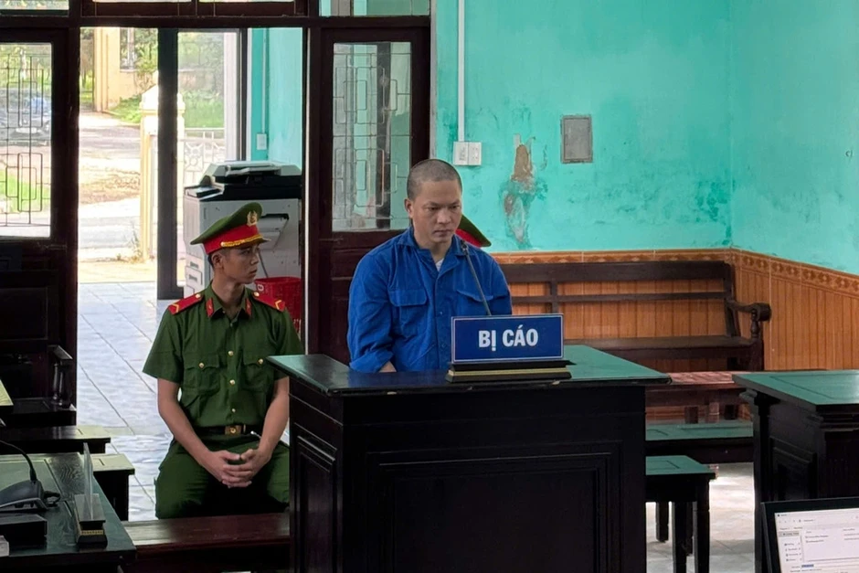 Người phá bảo vật ngai vàng triều Nguyễn bị tuyên hơn 3 năm tù Người phá bảo vật ngai vàng triều Nguyễn bị tuyên hơn 3 năm tù