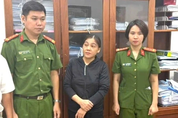 Người phụ nữ bán khống ki ốt ở chợ, chiếm đoạt hàng trăm triệu đồng Người phụ nữ bán khống ki ốt ở chợ, chiếm đoạt hàng trăm triệu đồng