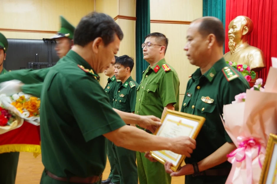 Người phụ nữ bị bắt khi đang vận chuyển số lượng lớn ma túy Người phụ nữ bị bắt khi đang vận chuyển số lượng lớn ma túy