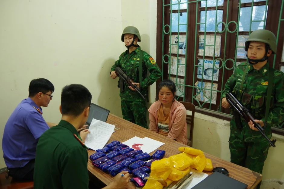Người phụ nữ bị bắt khi đang vận chuyển số lượng lớn ma túy Người phụ nữ bị bắt khi đang vận chuyển số lượng lớn ma túy