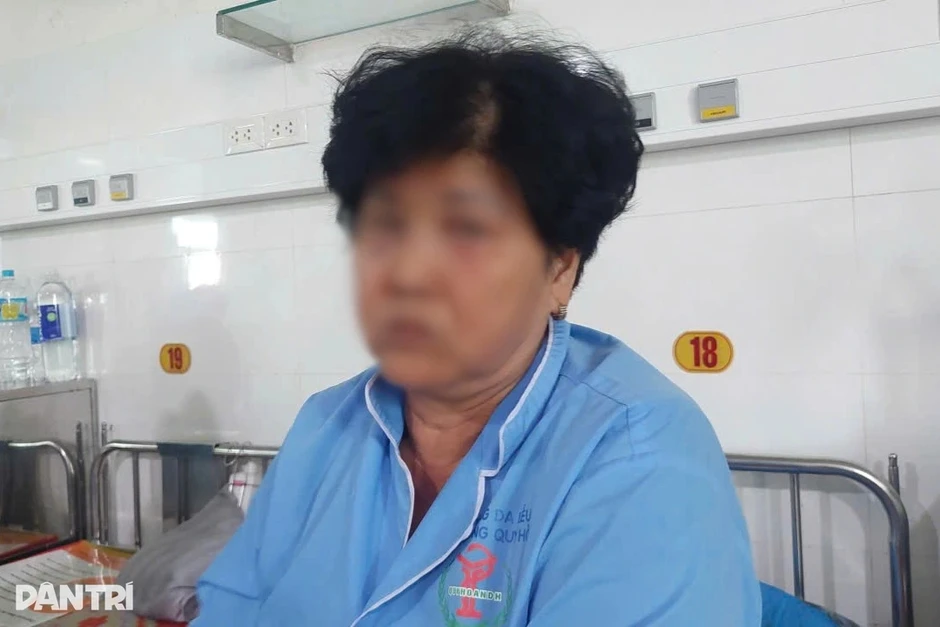 Người phụ nữ bị hành hung ở quán ăn: "Tôi bị chửi mắng, phun nước bọt" Người phụ nữ bị hành hung ở quán ăn: "Tôi bị chửi mắng, phun nước bọt"