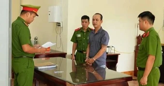Người phụ nữ bị "chồng hờ" hành hung tại quán cà phê vì ghen tuông