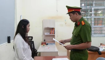 Người phụ nữ cầm đầu đường dây livestream nội dung kích dục bị bắt