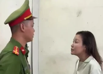Người phụ nữ chửi bới, hành hung cán bộ công an là ai?