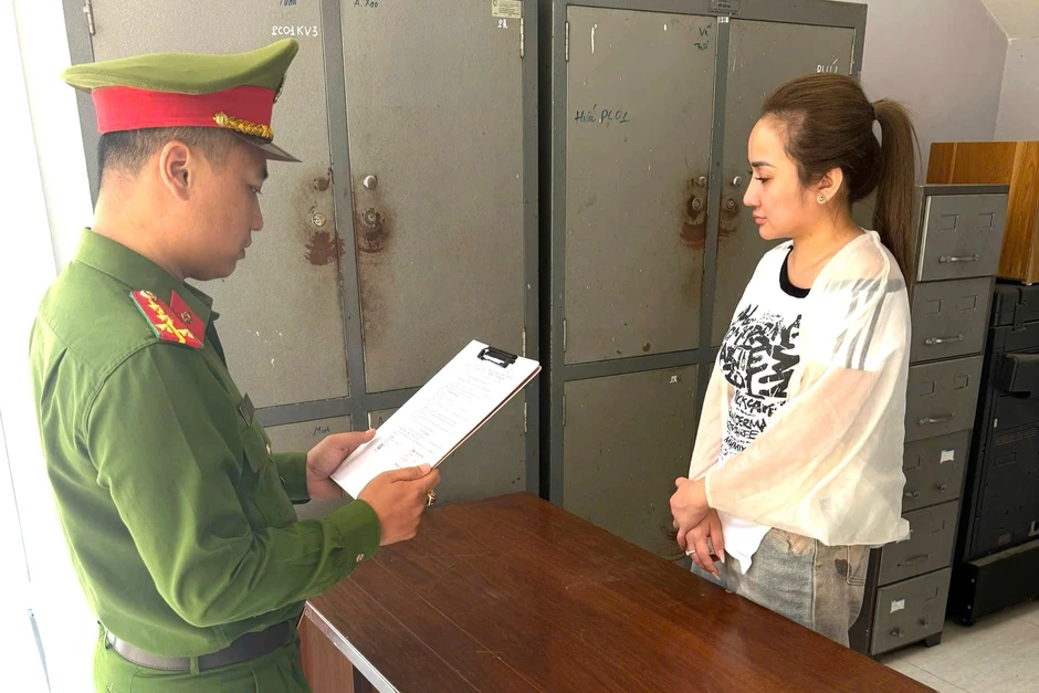 Người phụ nữ dựng màn kịch lừa hơn 400 triệu đồng của người quen Người phụ nữ dựng màn kịch lừa hơn 400 triệu đồng của người quen