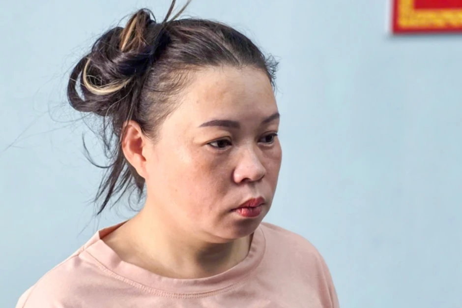 Người phụ nữ hành hung hai nhân viên gác chắn đường sắt bị bắt Người phụ nữ hành hung hai nhân viên gác chắn đường sắt bị bắt