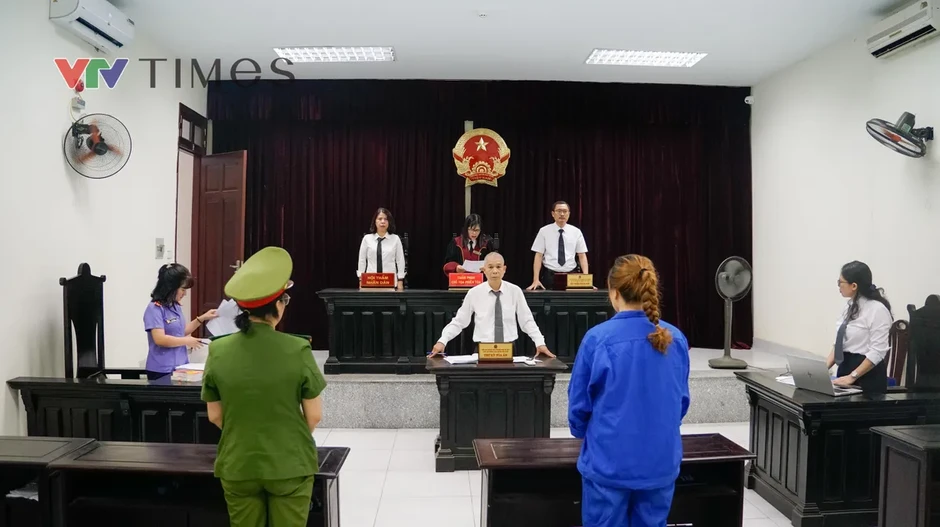 Người phụ nữ hành hung hàng xóm ở Hà Nội hầu toà Người phụ nữ hành hung hàng xóm ở Hà Nội hầu toà