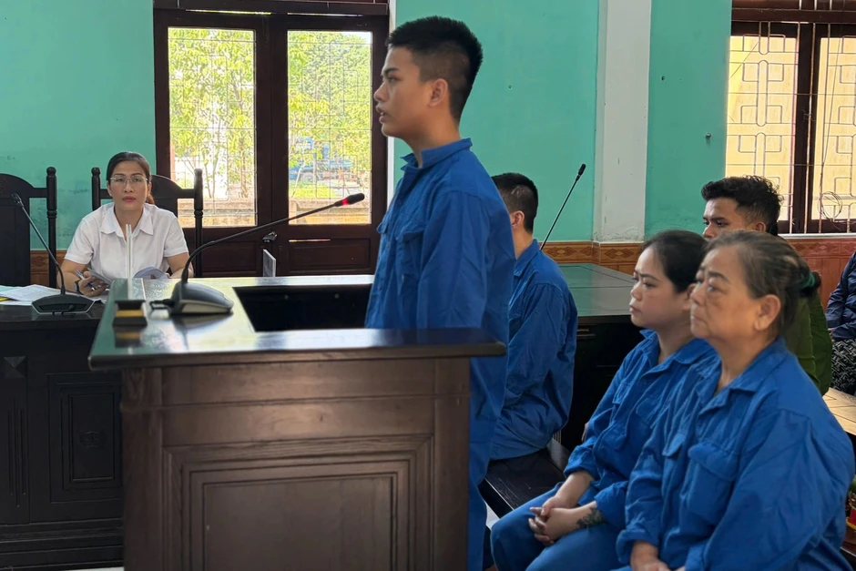Người phụ nữ lôi kéo con gái, cháu ngoại buôn bán ma túy tại nhà riêng
