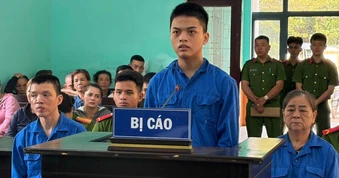 Người phụ nữ lôi kéo con gái, cháu ngoại buôn bán ma túy tại nhà riêng