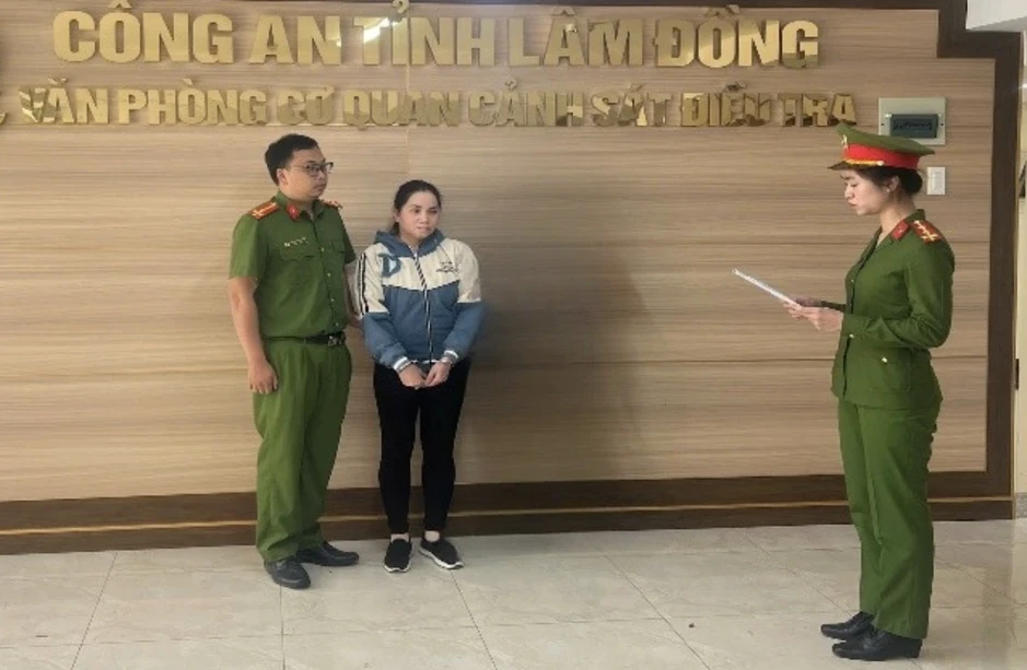 Người phụ nữ ở Lâm Đồng làm giả sổ đỏ để vay tiền Người phụ nữ ở Lâm Đồng làm giả sổ đỏ để vay tiền