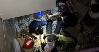 Người phụ nữ rớt xuống chân cầu Biển Hồ khi chụp ảnh