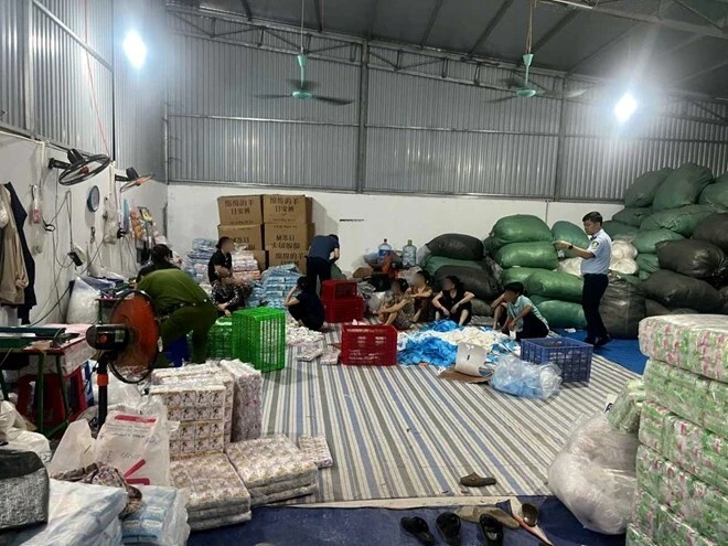 Người phụ nữ sản xuất hàng vạn gói băng vệ sinh Kotex, Diana giả Người phụ nữ sản xuất hàng vạn gói băng vệ sinh Kotex, Diana giả