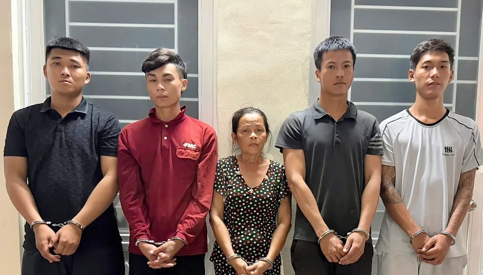 Người phụ nữ thuê nhóm thanh niên chém chồng gây thương tích ở Phú Quốc Người phụ nữ thuê nhóm thanh niên chém chồng gây thương tích ở Phú Quốc