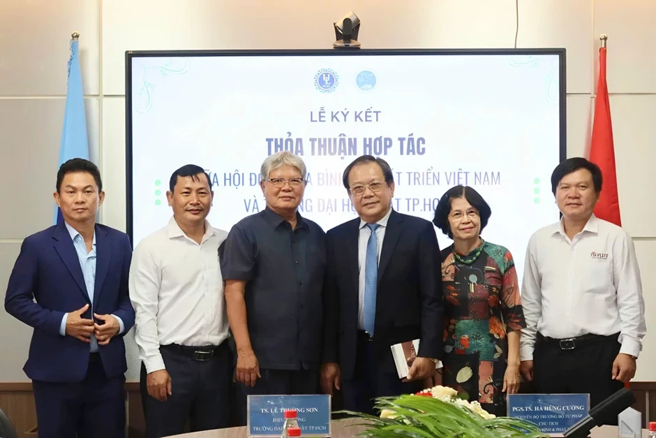 Nguyên Bộ trưởng Tư pháp Hà Hùng Cường: Nghề luật thầm lặng nhưng rất quan trọng Nguyên Bộ trưởng Tư pháp Hà Hùng Cường: Nghề luật thầm lặng nhưng rất quan trọng